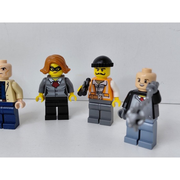 Lot Of 8  Lego Mini Figures Classic‎ Town City W/ Accessories - Picture 7 of 9